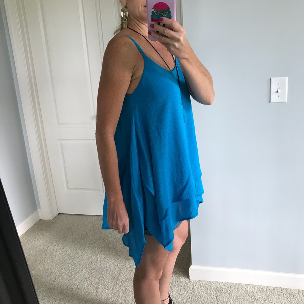 Blue Sleeveless Handkerchief Hem Tank - Picture 2 of 8